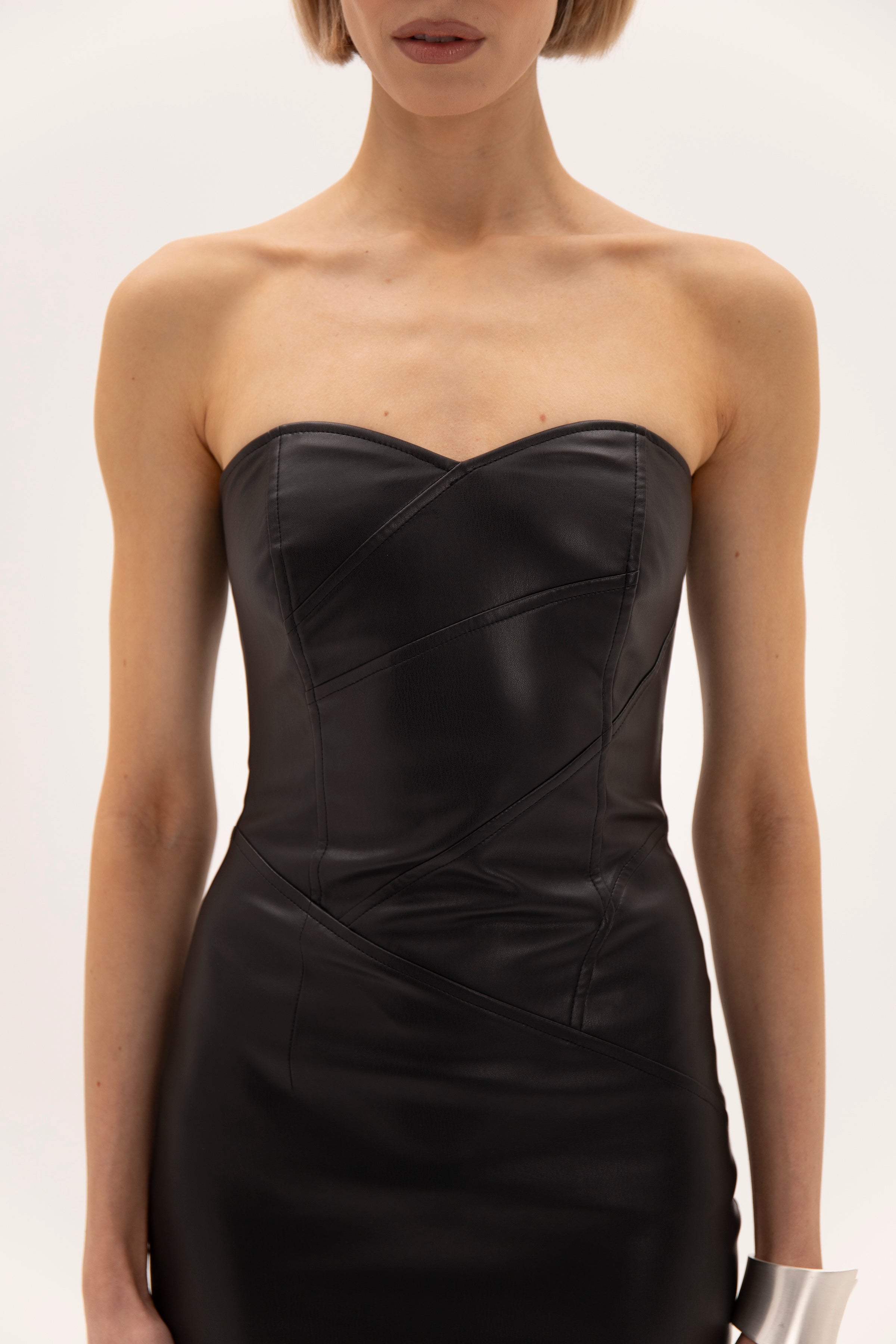 Close Line Mini Black